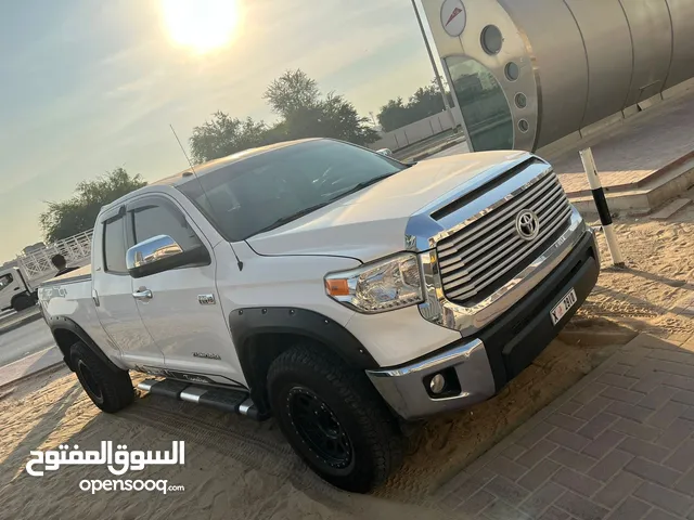Toyota Tundra 2017 4x4 off road Clean and neat car