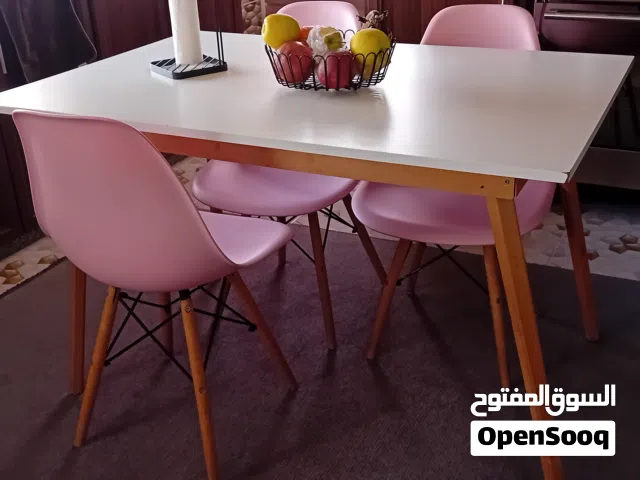 طاوله طعام مع 4 كراسي للبيع