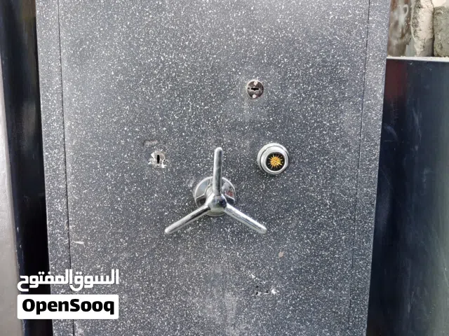 قاصه الايوبي بحال الجديد مع 4مفاتيح وزن 2طن