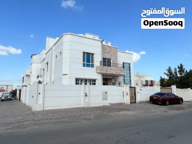 فيلا للبيع في المعبيله الجنوبيه قريبه دوار الصفا كورنر بسعر مناسب جدا تم تنزيل السعر لسرعة البيع