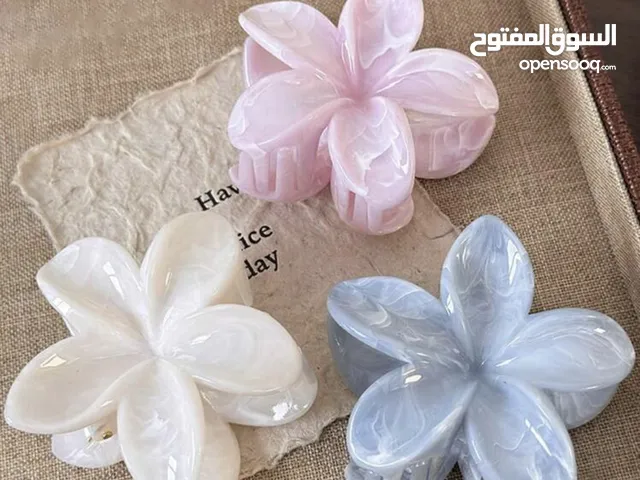 مشبك شعر على شكل زهره - اناقه مميزه لاطلالتك مع المشبك الرائع مصنوعه من خامه عاليه و ألوان ناعمه