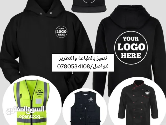 تيشرت طباعة وتطريز وبلايز وجاليهات طواقي حراجي مع شعار لوغو