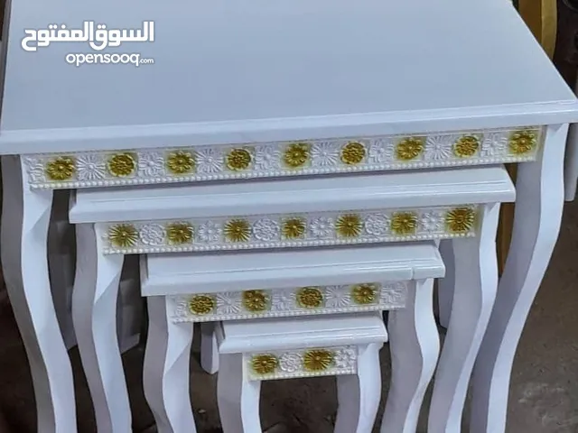 طقم ترابيز الدوائر 4قطع السعر 150 الف . الخشب ارجل موسكو والسطح ماليزي . التوصيل مجاني داخل الثورات