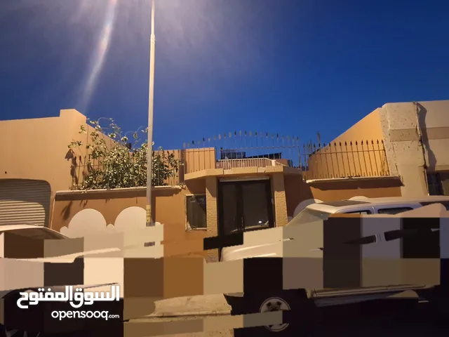 270 m2 4 Bedrooms Townhouse for Sale in Central Governorate Isa Town