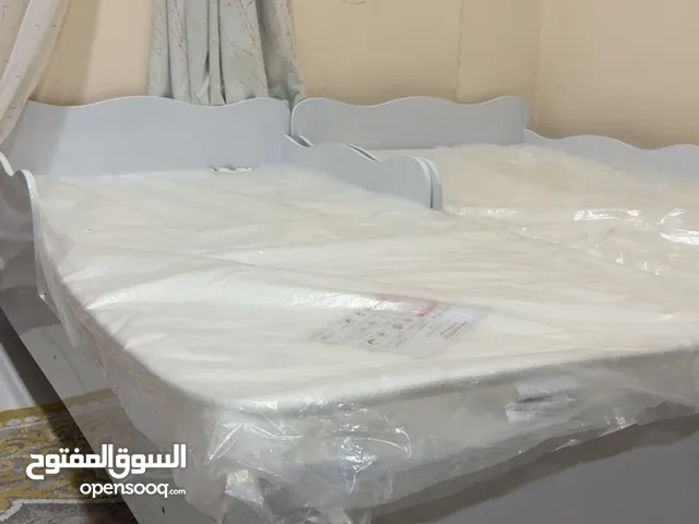 سرير أطفال جديد