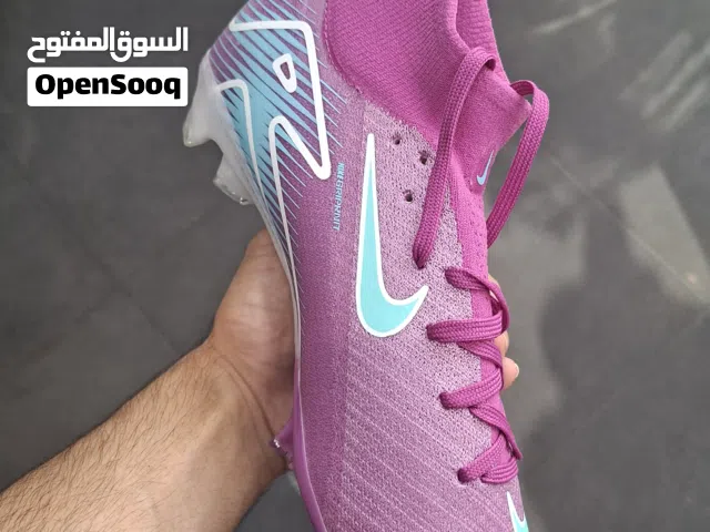 Professional football shoes