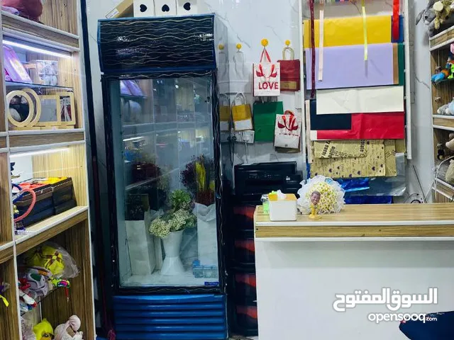 مشروع جاهز مكتبة وهدايا ورود طبيعية للبيع او مراوس بسيارة اقرة الوصف مهم