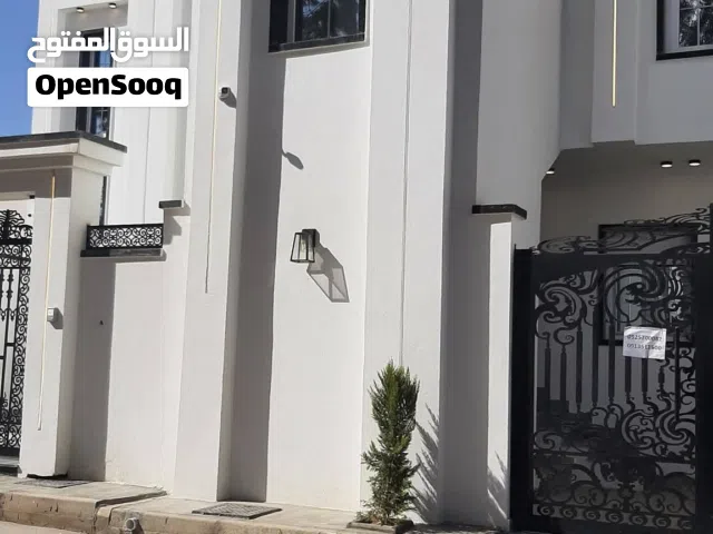 منزل خلف مدرسه جابر بن حيان دور وملحق بسعر منافس