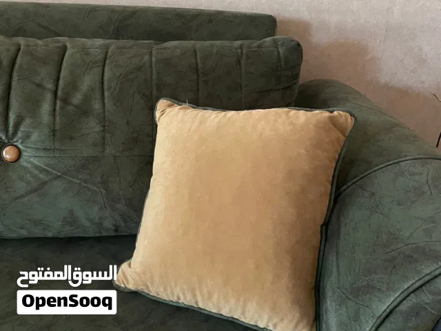 طقم قنفات خشب مستعمل حالة جيدة - السعر 550 الف