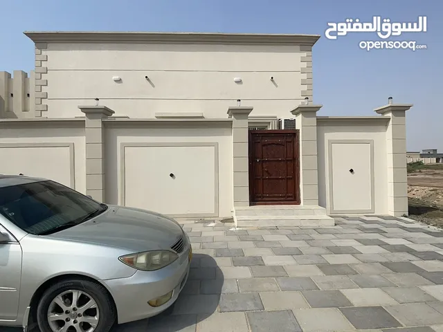 150 m2 2 Bedrooms Villa for Rent in Al Sharqiya Ja'alan Bani Bu Ali