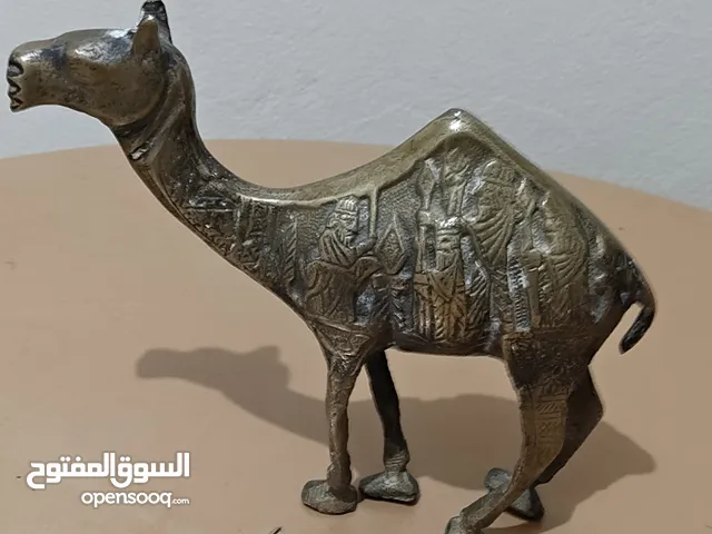 تحفة نادرةـ عبارة عن جمل من النحاس