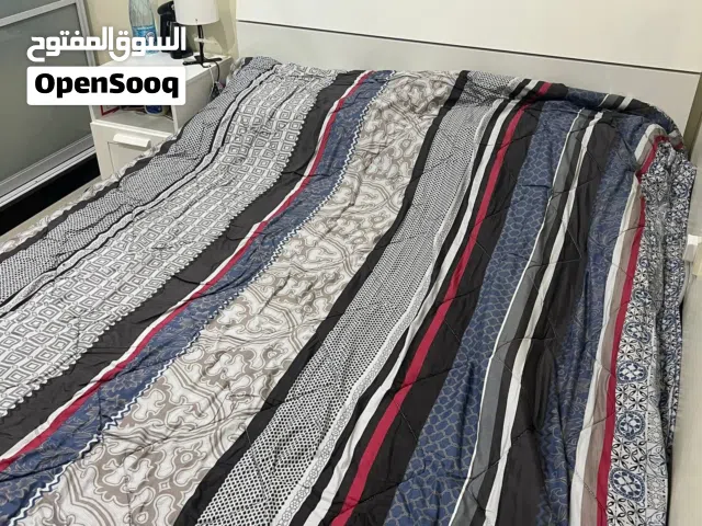 بيت نوم للبيع بحالة ممتازة استعمل خفيف