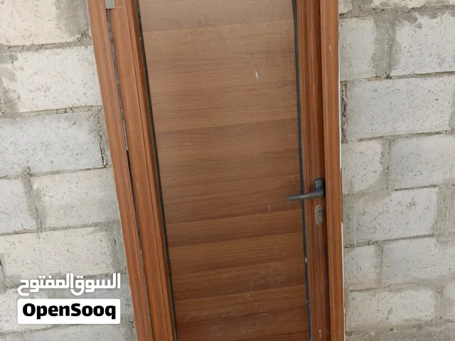 باب المنيوم ثقيل