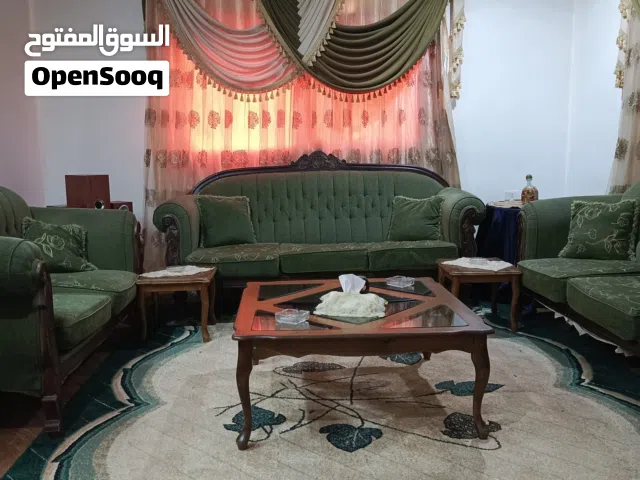طقم كنب بحالة جيدة للبيع