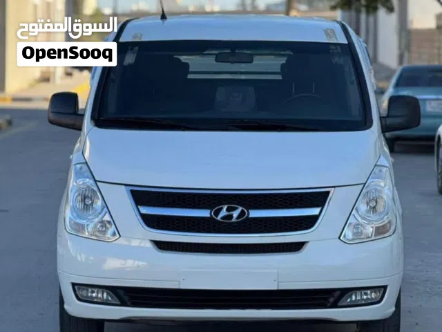 2012 هيونداي H1 GL