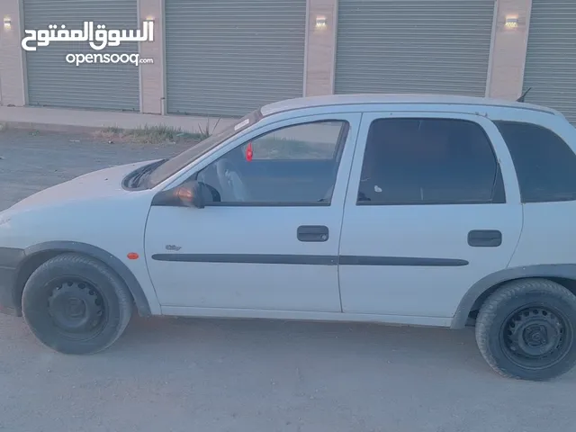 Opel Corsa 2000 in Tripoli