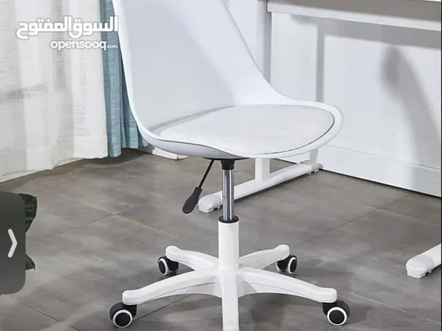 كرسي مكتب من البلاستيك