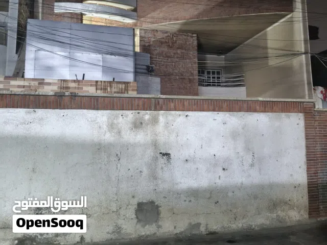 عندي بيت للبيع مساحة 300 متر