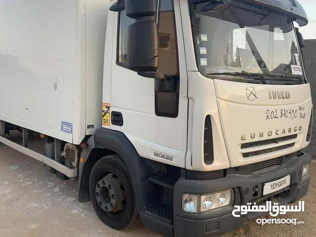 شاحنة نوع ايفيكو ثلاجة للبيع موديل 2008 طول الصاصي 7.70 متر