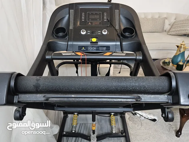 جهاز مشي بحالة ممتازة (شبه جديد) استخدام بسيط جدا ماركة TECHNO FITNESS