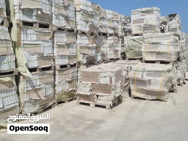 للبيع كميات سيراميك بسعر 7 درهم للمتر موجود 140 الف متر مقاسات 20×50 سيراميك الفجيره