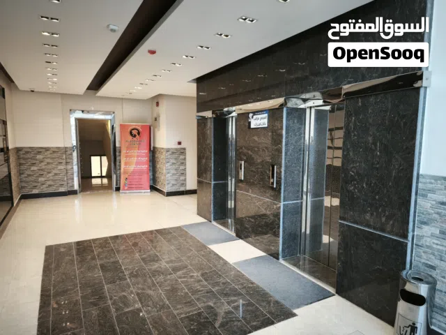مكتب راقٍ للإيجار في إربد – بجانب صالة حياة اربد- جمعه سنتر