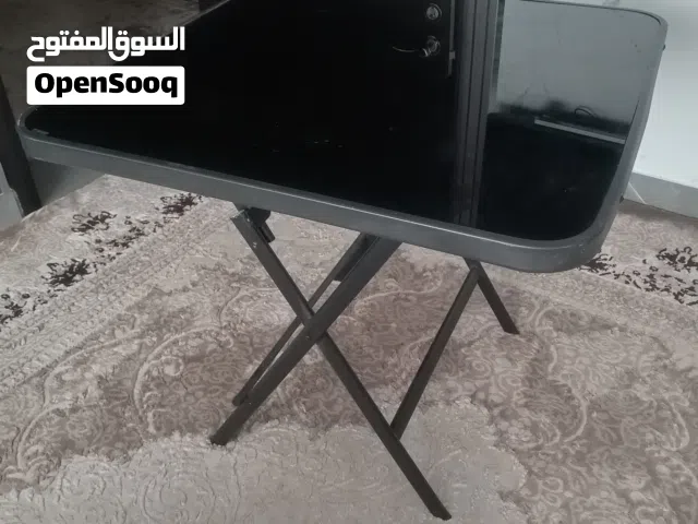 طاولات وكراسي متحركي بحاله جيدا