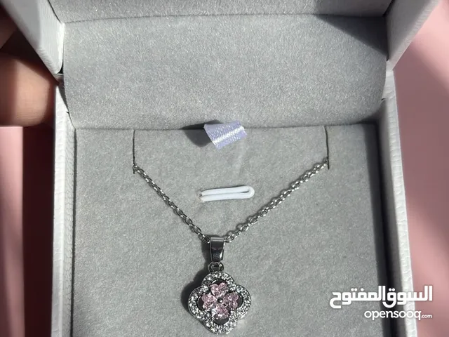 Elegant Pink Pendant Necklace – Brand New