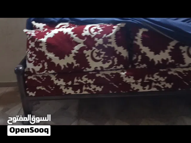 مجلس كويتي حديد بكفرات مع المفارش حقه كما هو موضح بالصور للبيع بالرياض