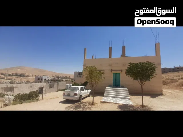 منزل للبيع مساحة البناء 138متر مساحة الارض780متر الموقع الزرقاء مابين دوقره وابو الزيغان منطقة الرحي