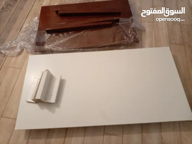 طاولتين اكل واحده قصير واخره طويله وزيانه ومرايه خارجيه وسرير