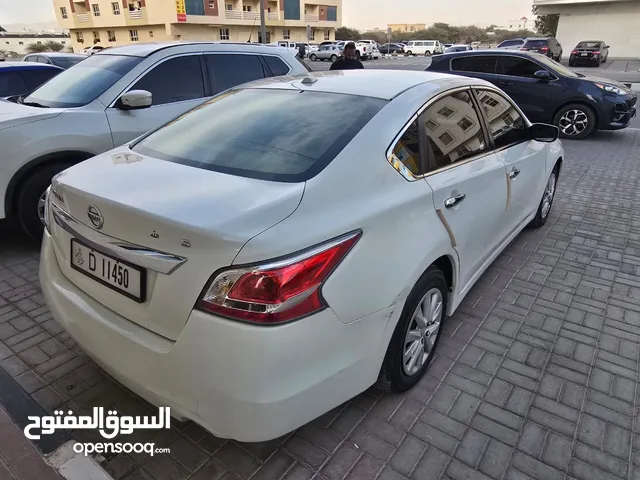 Nissan Altima 2015 Good condition - From the Owner directly - Available In Ras-Alkhimah UAE.