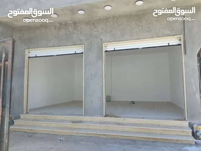 زوز سرانتيات للايجار علي الرئيسي  مساحة المبني 60 متر مربع مشطب كامل وبه دورة مياه الافضل ك مخزن