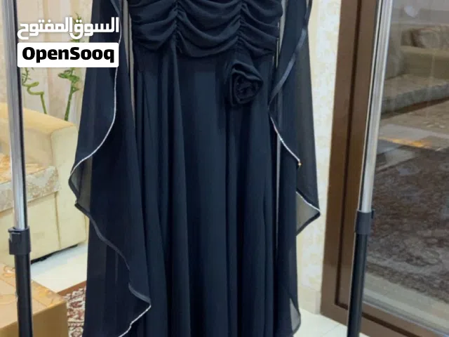 فستان اسود مقاس L