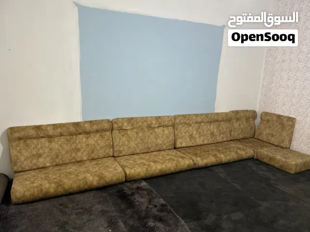 فراشات ارتفاع 20 سم نص ضغط شبه جدد + بساط 4+4 رصاصي داكن سلفر 400  دينار مع بعض