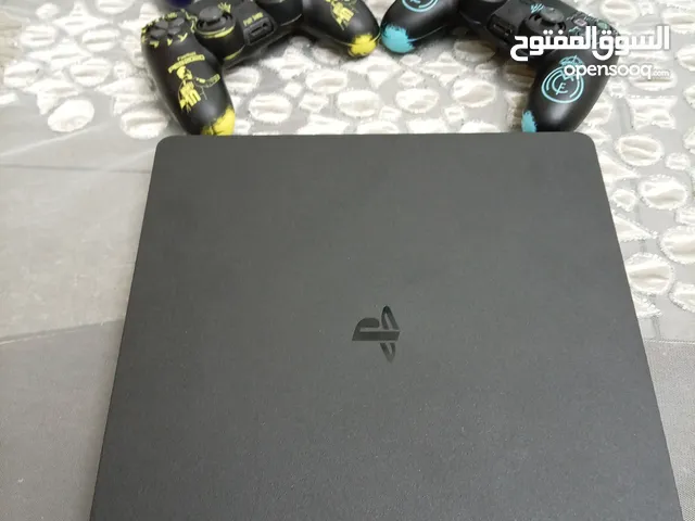 بلاي ستيشن 4 مع 4 يدين كنترول