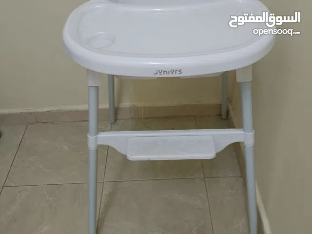 سرير اطفال وكرسي اطفال حالة ممتازة جدا