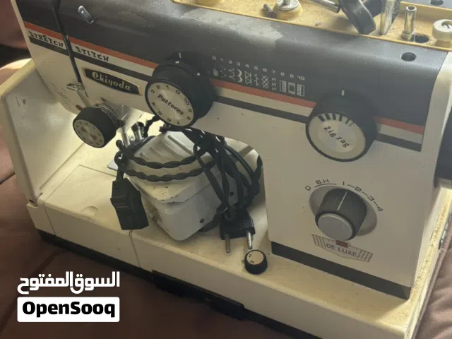 ماكينة خياطة بحال ممتاز  شبة جديدة