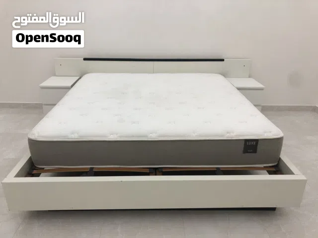 للبيع سرير مع 2 كومودينو راس الخيمه