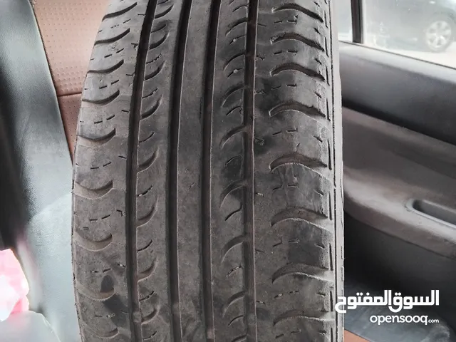 كاوتش سيارة للبيع مقاس 195 60 15