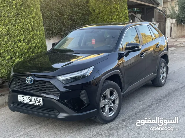 Toyota Rav4 model 2023 وارد الوكالة و ما زالت تحت الكفالة قطعت فقط 29 الف كيلو فحص كامل بلا حوادث