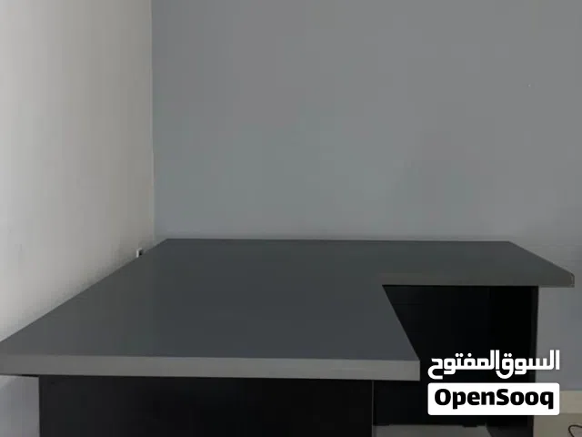 ميز كيمنك على شكل حرف L