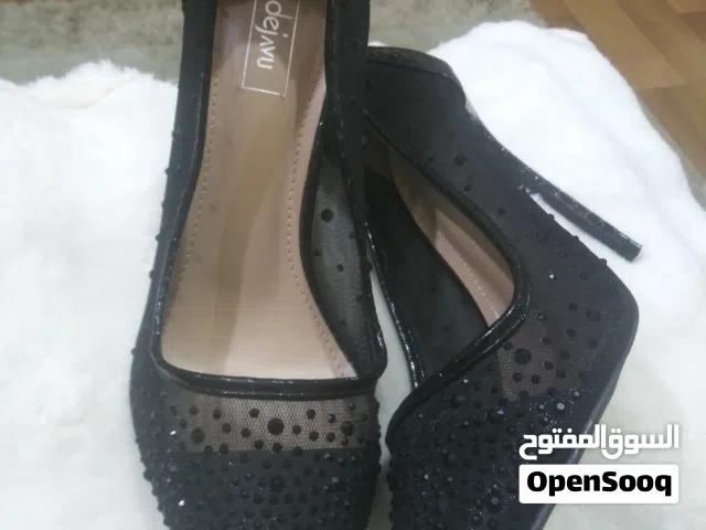 حذاء نسائي للسهرات سواريه