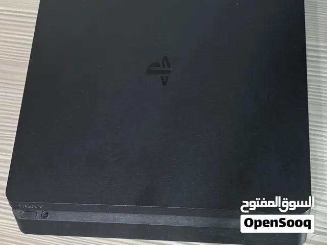 بلايستيشن فور استعمال خفيف للبيع موجود كرتونه مع يد اصليه مع سي دي انتشارتد فور مع سماعه JBL مع شاحن
