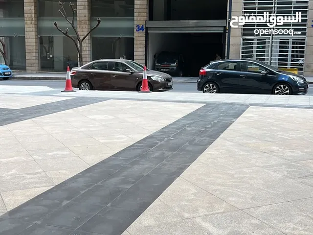 محل تجاري للايجار في البوليفارد موقع حيوي ممتاز الرقم المرجعي : 3747