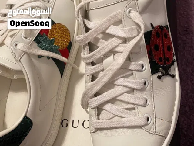 سنيكرز جوتشي مقاس 37