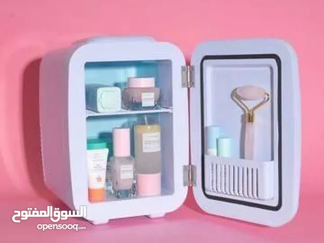 ثلاجة مستحضرات تجميل