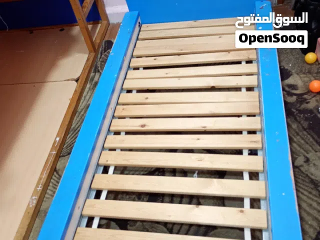 سرير من ايكيا