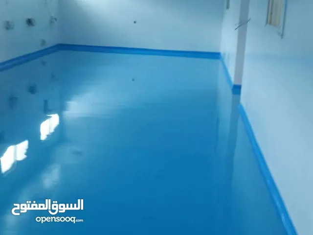 9 وفني جميع اعمال الدهانات والديكورات و العوازل للسطح ظد تسرب مياه الأمطار