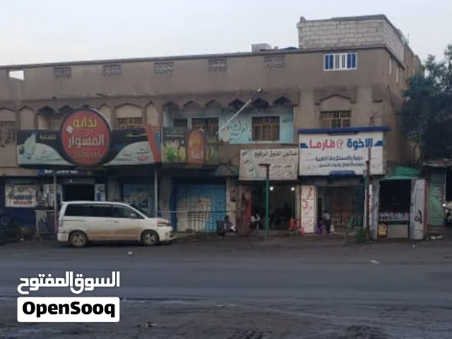 عمارة على الشارع العام للبيع في مدينه القاعده الشارع العام جوار فندق الزاجل وأمام مطعم الراسني